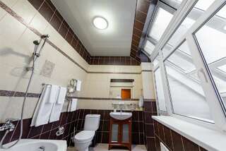 Гостиница Онежский замок Петрозаводск Номер-студия с кроватью размера "king-size" и диван-кроватью-13