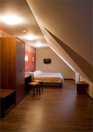 Гостиница Онежский замок Петрозаводск Стандартный семейный номер-1