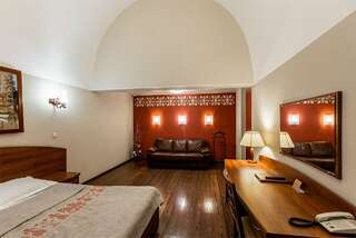 Гостиница Онежский замок Петрозаводск Номер-студия с кроватью размера "king-size" и диван-кроватью-12