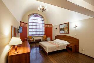 Гостиница Онежский замок Петрозаводск Номер-студия с кроватью размера "king-size" и диван-кроватью-1