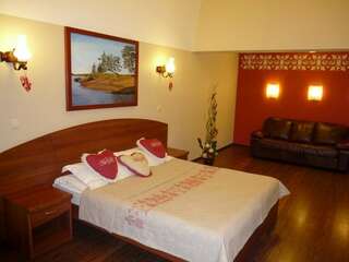 Гостиница Онежский замок Петрозаводск Номер-студия с кроватью размера "king-size" и диван-кроватью-9