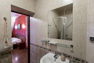 Гостиница Онежский замок Петрозаводск Улучшенный двухместный номер с 1 кроватью-11