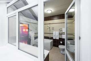 Гостиница Онежский замок Петрозаводск Номер-студия с кроватью размера "king-size" и диван-кроватью-7